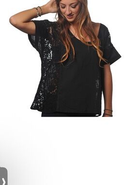 ISO do not purchase! I have been looking for this in a large or xl! Message me !